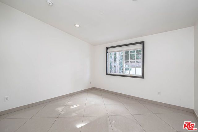 20746 Clarendon Street, Woodland Hills (los Angeles), CA 91367