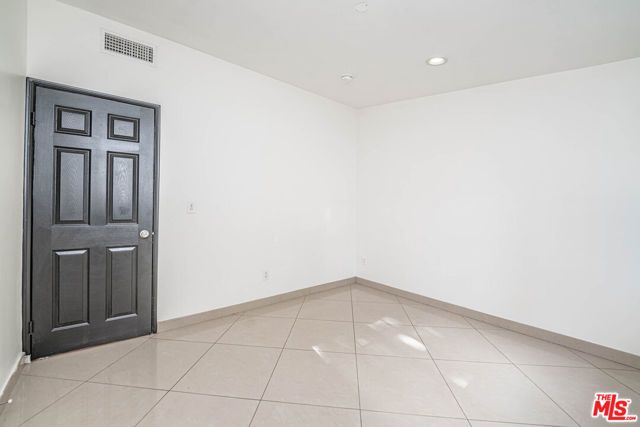 20746 Clarendon Street, Woodland Hills (los Angeles), CA 91367