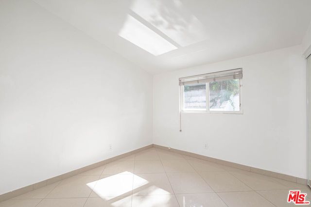 20746 Clarendon Street, Woodland Hills (los Angeles), CA 91367