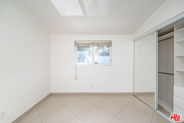 20746 Clarendon Street, Woodland Hills (los Angeles), CA 91367