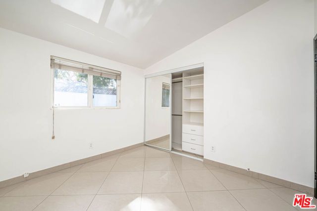 20746 Clarendon Street, Woodland Hills (los Angeles), CA 91367