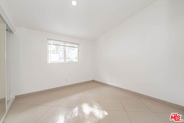 20746 Clarendon Street, Woodland Hills (los Angeles), CA 91367