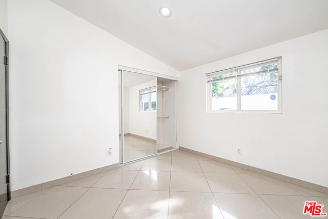20746 Clarendon Street, Woodland Hills (los Angeles), CA 91367
