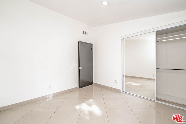 20746 Clarendon Street, Woodland Hills (los Angeles), CA 91367