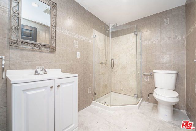 20746 Clarendon Street, Woodland Hills (los Angeles), CA 91367