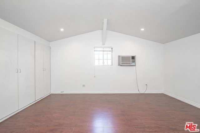 20746 Clarendon Street, Woodland Hills (los Angeles), CA 91367