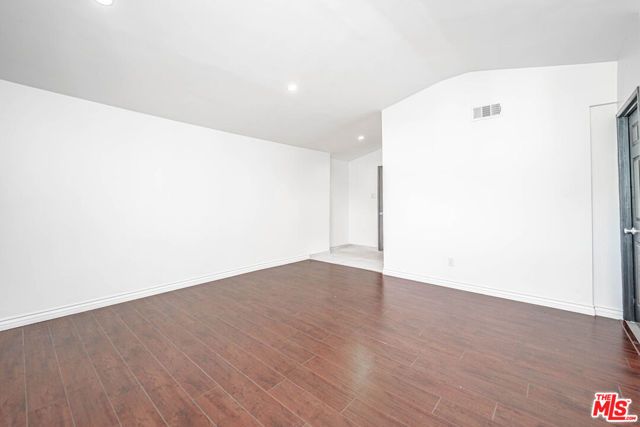 20746 Clarendon Street, Woodland Hills (los Angeles), CA 91367
