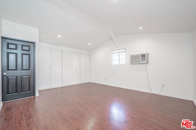 20746 Clarendon Street, Woodland Hills (los Angeles), CA 91367