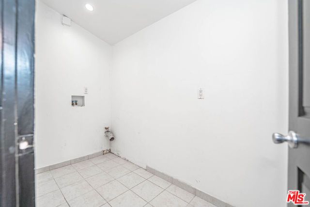 20746 Clarendon Street, Woodland Hills (los Angeles), CA 91367