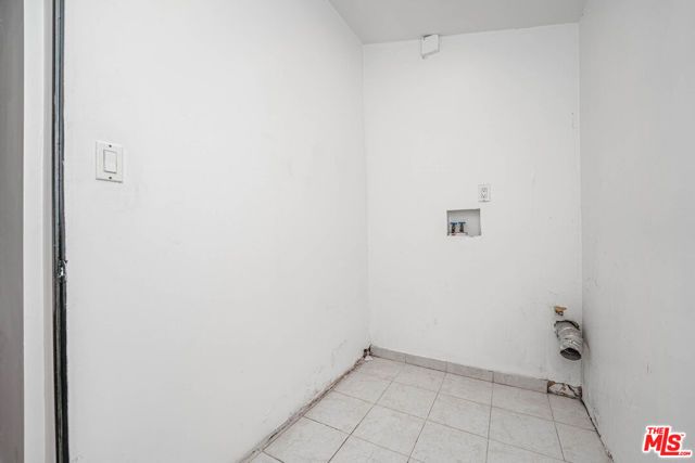 20746 Clarendon Street, Woodland Hills (los Angeles), CA 91367