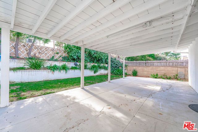 20746 Clarendon Street, Woodland Hills (los Angeles), CA 91367