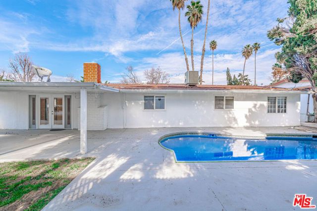 20746 Clarendon Street, Woodland Hills (los Angeles), CA 91367