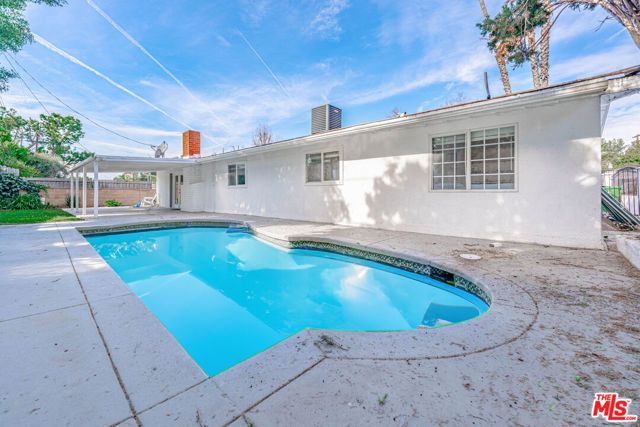 20746 Clarendon Street, Woodland Hills (los Angeles), CA 91367