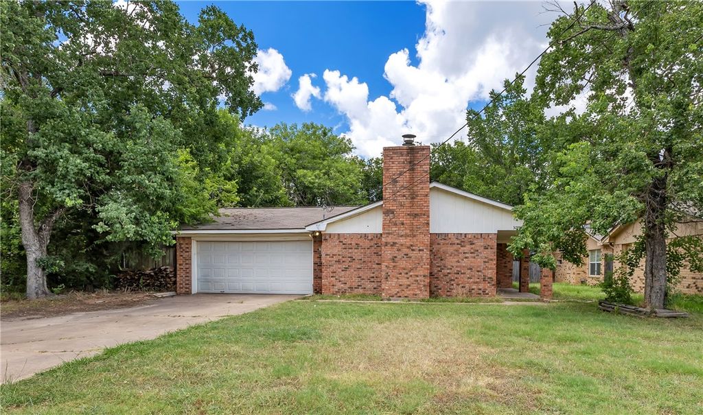 3015 Red Robin Loop, Bryan, TX 77802 — exterior