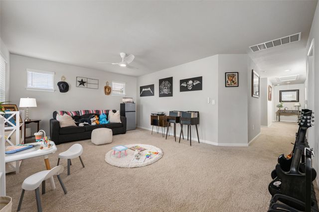 13901 Macquarie DR, Pflugerville, TX 78660