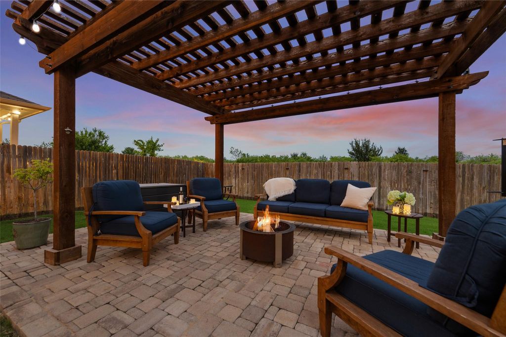 13901 Macquarie DR, Pflugerville, TX 78660
