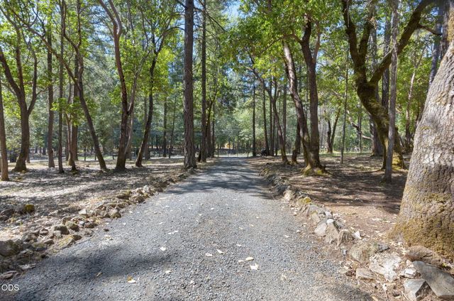 1740 Queens Branch Road, Rogue River, OR 97537