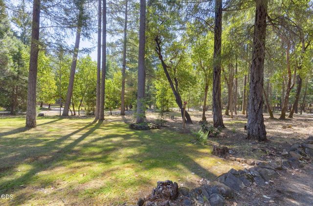 1740 Queens Branch Road, Rogue River, OR 97537