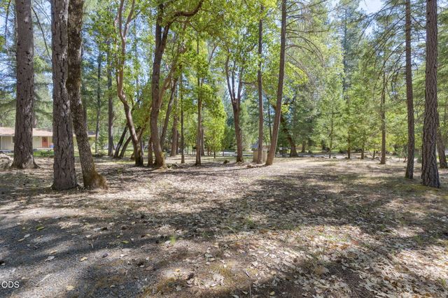 1740 Queens Branch Road, Rogue River, OR 97537