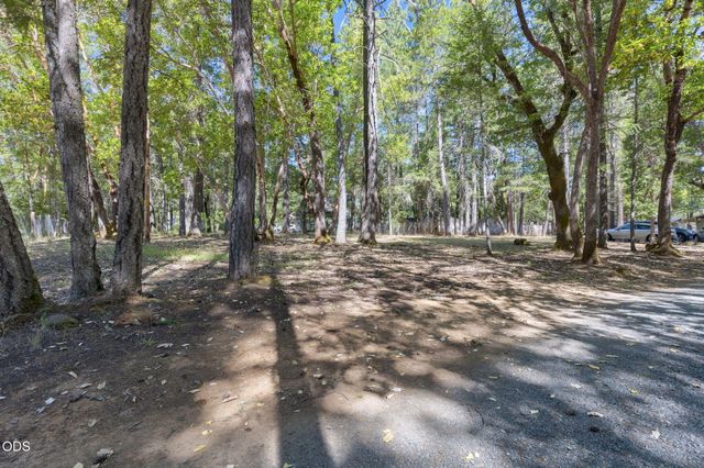 1740 Queens Branch Road, Rogue River, OR 97537