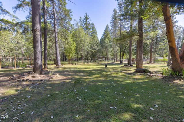 1740 Queens Branch Road, Rogue River, OR 97537