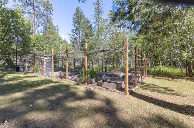 1740 Queens Branch Road, Rogue River, OR 97537