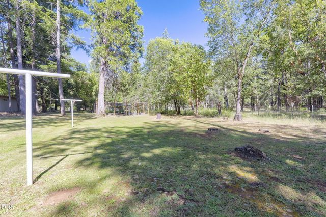 1740 Queens Branch Road, Rogue River, OR 97537