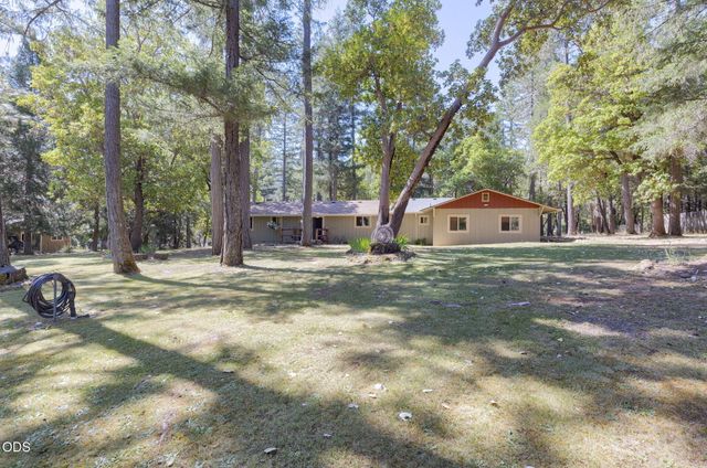 1740 Queens Branch Road, Rogue River, OR 97537