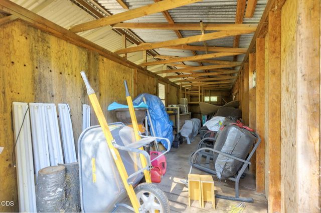 1740 Queens Branch Road, Rogue River, OR 97537
