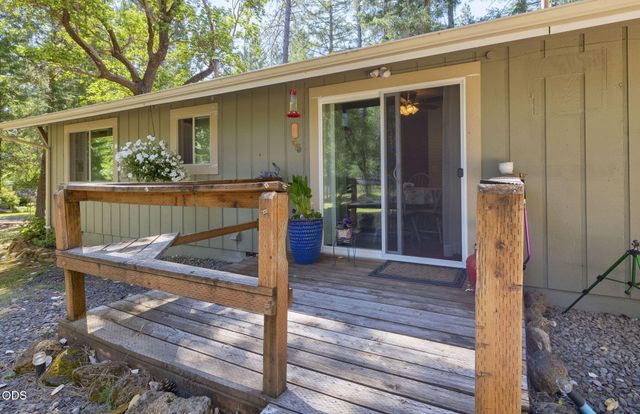 1740 Queens Branch Road, Rogue River, OR 97537