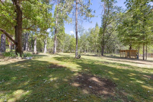 1740 Queens Branch Road, Rogue River, OR 97537
