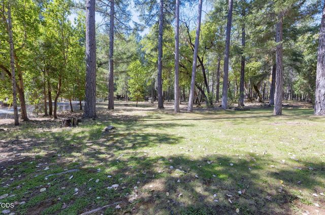1740 Queens Branch Road, Rogue River, OR 97537