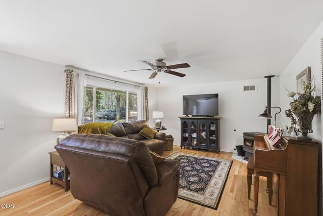 1740 Queens Branch Road, Rogue River, OR 97537