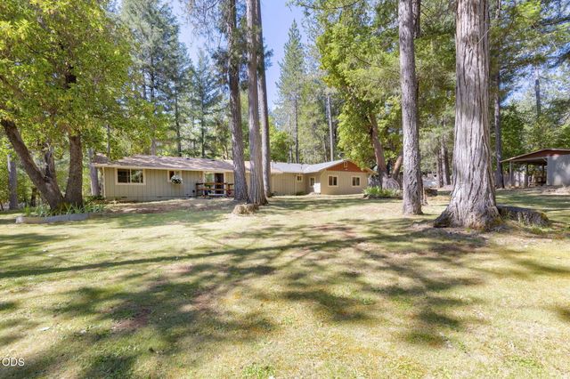 1740 Queens Branch Road, Rogue River, OR 97537
