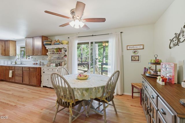 1740 Queens Branch Road, Rogue River, OR 97537