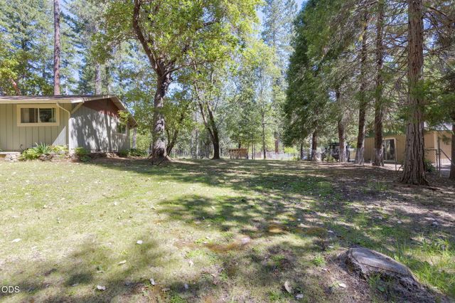 1740 Queens Branch Road, Rogue River, OR 97537