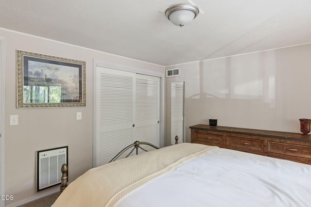 1740 Queens Branch Road, Rogue River, OR 97537