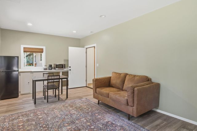 1740 Queens Branch Road, Rogue River, OR 97537
