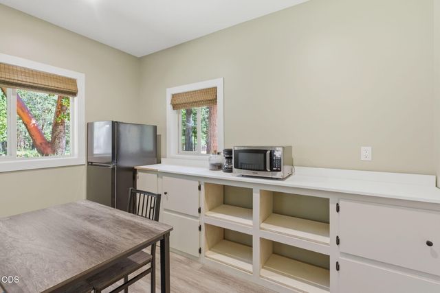 1740 Queens Branch Road, Rogue River, OR 97537