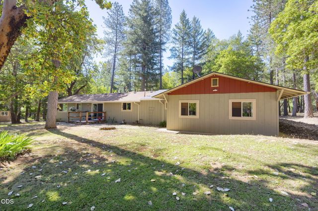1740 Queens Branch Road, Rogue River, OR 97537