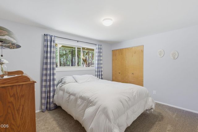 1740 Queens Branch Road, Rogue River, OR 97537