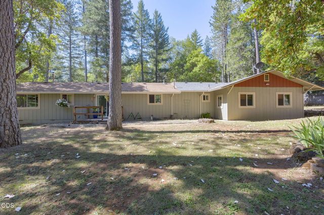 1740 Queens Branch Road, Rogue River, OR 97537