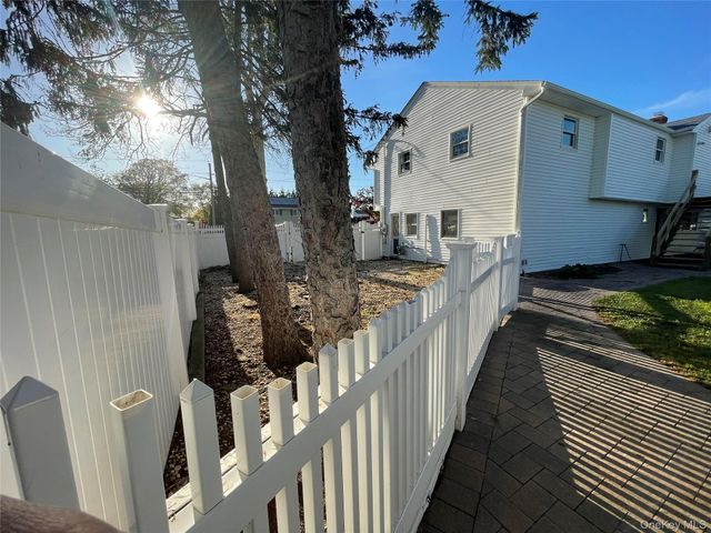 1657 Fairfax Avenue, West Islip, NY 11795