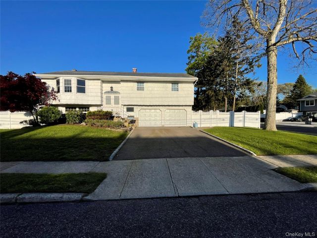 1657 Fairfax Avenue, West Islip, NY 11795