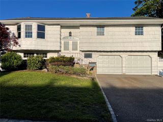 1657 Fairfax Avenue, West Islip, NY 11795