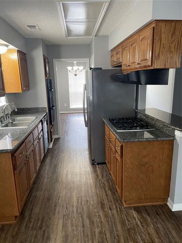 614 Meadowglen Drive, Baytown, TX 77521