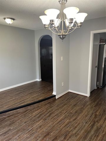 614 Meadowglen Drive, Baytown, TX 77521