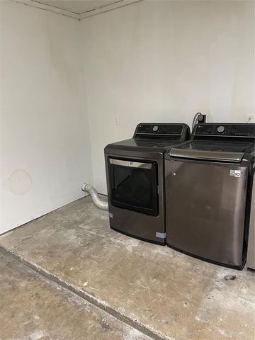 614 Meadowglen Drive, Baytown, TX 77521