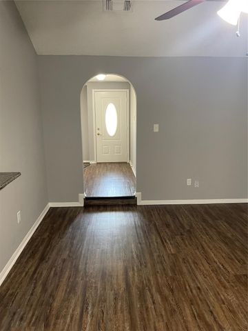 614 Meadowglen Drive, Baytown, TX 77521