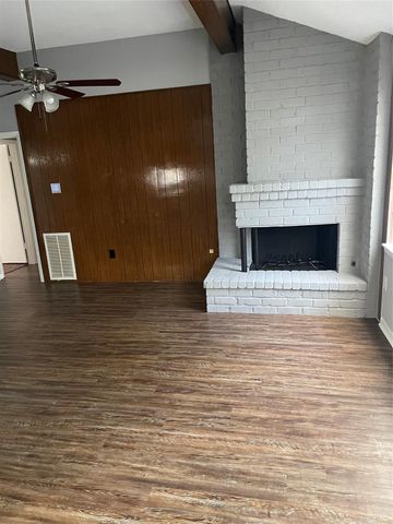 614 Meadowglen Drive, Baytown, TX 77521